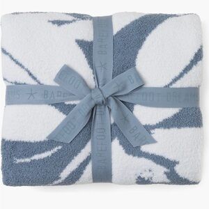 【BRAND NEW】Barefoot Dreams®
CozyChic™ Petals
Throw Blanket